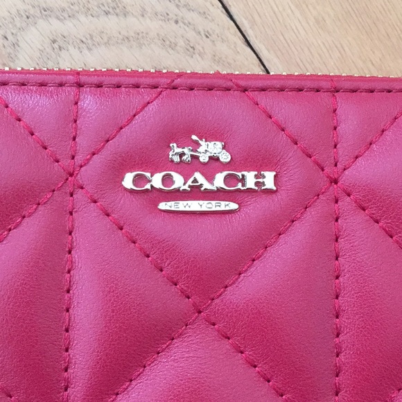 🚫 SOLD 🚫 Coach quilted red leather wallet NWOT - Picture 6 of 6